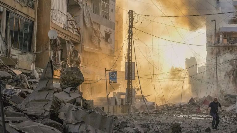 Más de 400.000 personas huyeron de Líbano a Siria