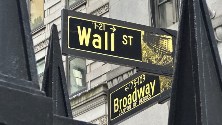 Futuros de Wall Street suben ante posible victoria de Trump