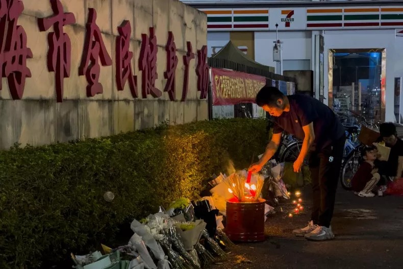 El incidente tuvo lugar el 11 de noviembre, cuando Fan, de 62 años, condujo intencionalmente su vehículo contra un grupo de personas que se ejercitaban en el Centro Deportivo del Distrito Xiangzhou.