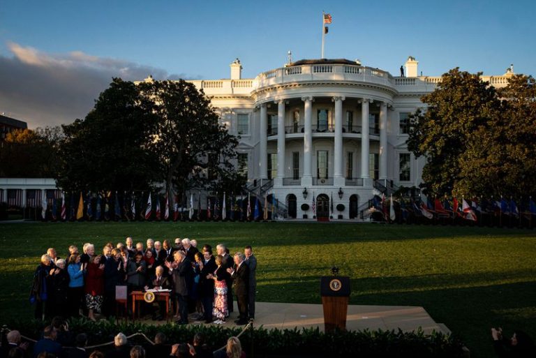 Casa Blanca vuelve a prohibir el acceso a periodista de AP