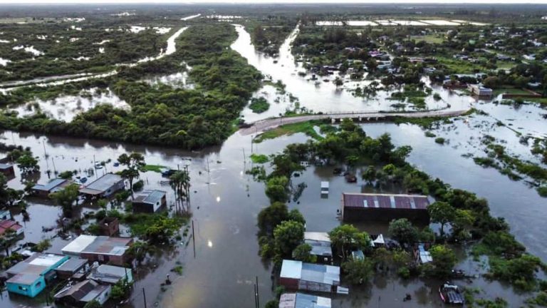 Al menos 13 personas mueren por temporal en Argentina