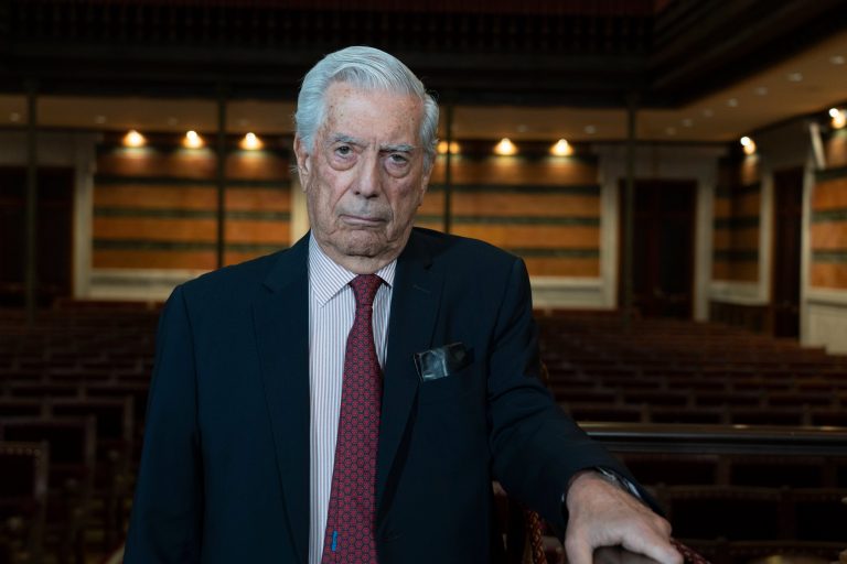 Adiós a Mario Vargas Llosa, escritor brillante y cosmopolita
