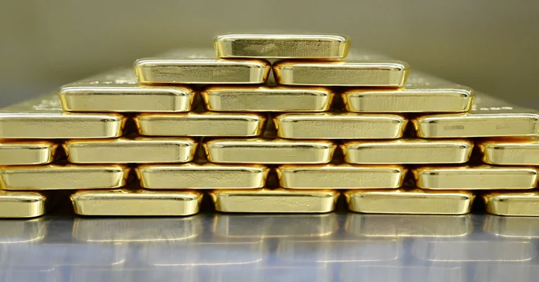 China flexibiliza cuotas de importación de oro para frenar el repunte del yuan