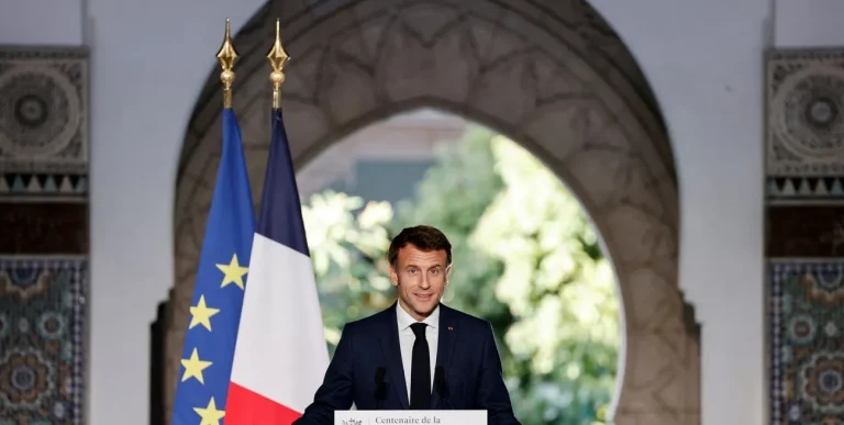 Macron insta a actuar contra Hermanos Musulmanes en Francia