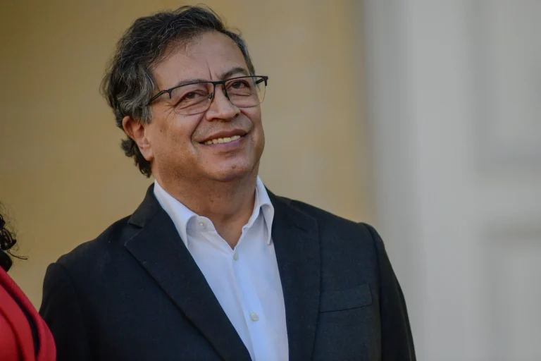 Petro invoca a una huelga indefinida por consulta popular