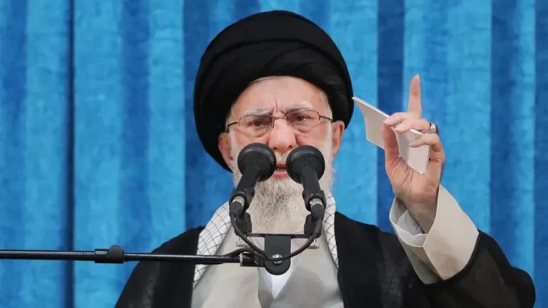 Jamenei dice que Irán «nunca se rendirá» y amenaza a EEUU