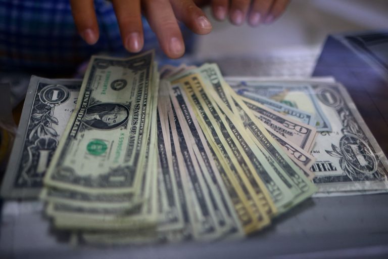 Remesas en México caen más de 10% y es su peor resultado en una década