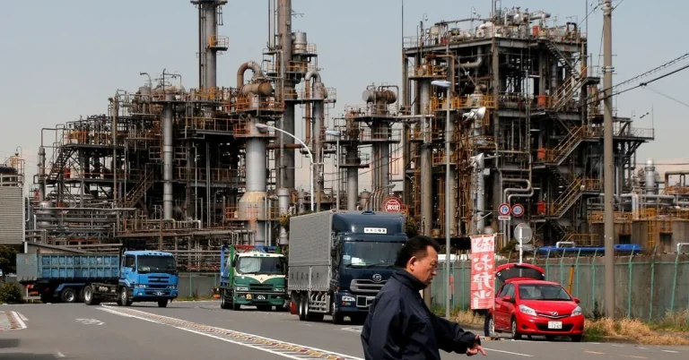 El crecimiento del sector servicios de Japón se desacelera en mayo, según el PMI