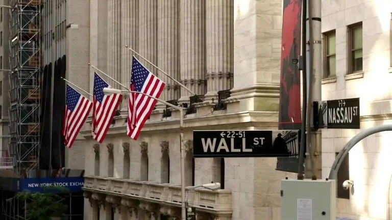 Trump lo hace de nuevo: caen las acciones y el dólar ante el temor comercial