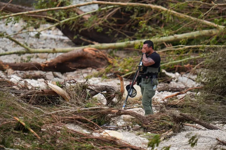 Texas en emergencia: ya son 78 los muertos por las inundaciones y continúa la búsqueda de desaparecidos