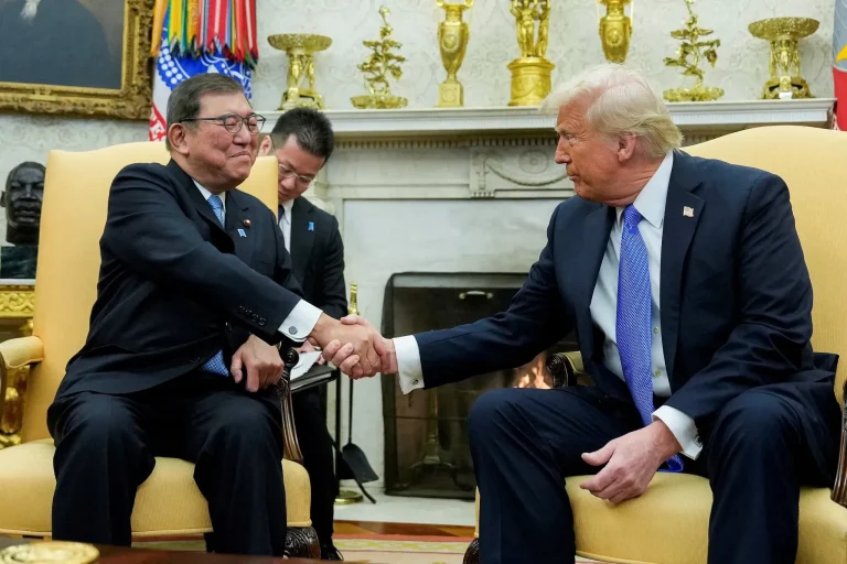 Trump logra acuerdo arancelario con Japón y se disparan las acciones automotrices