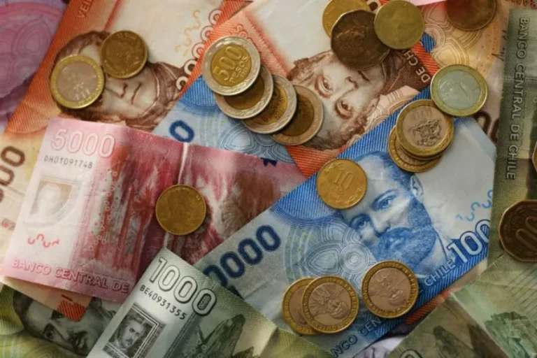 Peso chileno cae tras sorpresivo plan del banco central para aumentar reservas