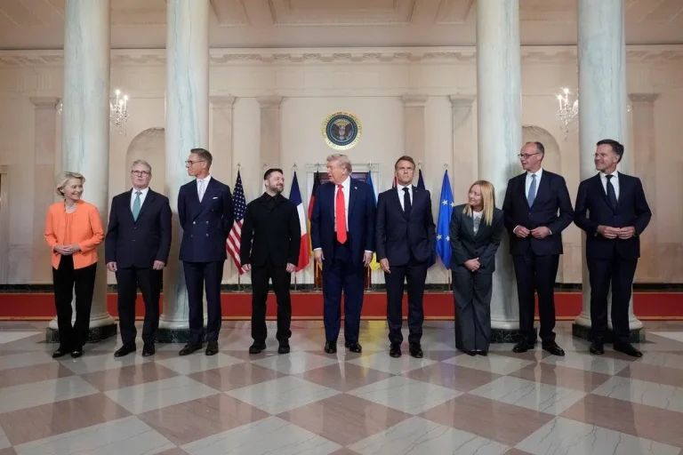 Estados Unidos ayudaría a garantizar la seguridad de Ucrania en un acuerdo de paz, dijo Trump a Zelenskiy