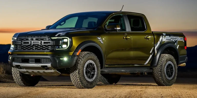 Trump dice que Japón importará las enormes camionetas F-150 de Ford