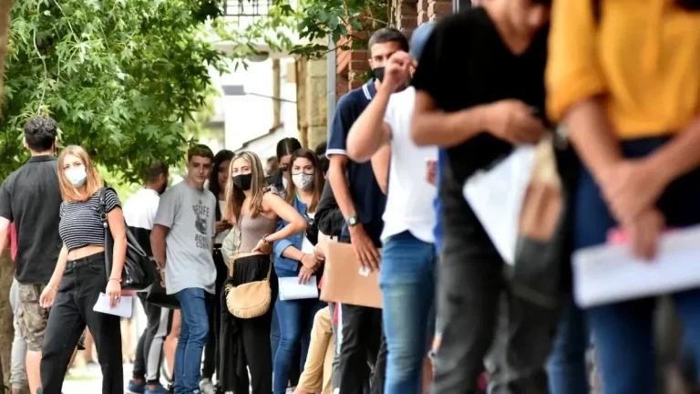 El desempleo en Colombia cae al 8,8% en julio, su nivel más bajo en más de dos décadas