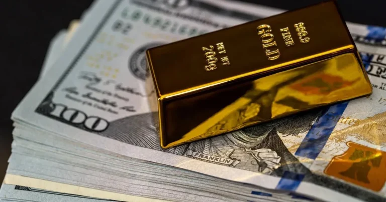 Riesgo de shutdown en EEUU dispara la demanda de oro y lleva al metal a máximos históricos