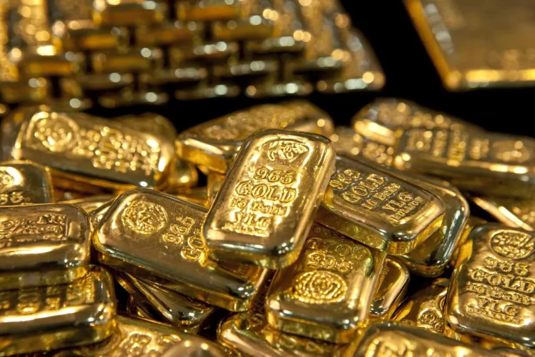 El oro amplía su rally impulsado por apuestas de recorte de tasas y tensiones comerciales
