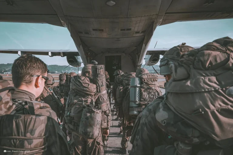 Fuerzas suecas y polacas simulan la defensa de Gotland en medio de tensiones en el Báltico