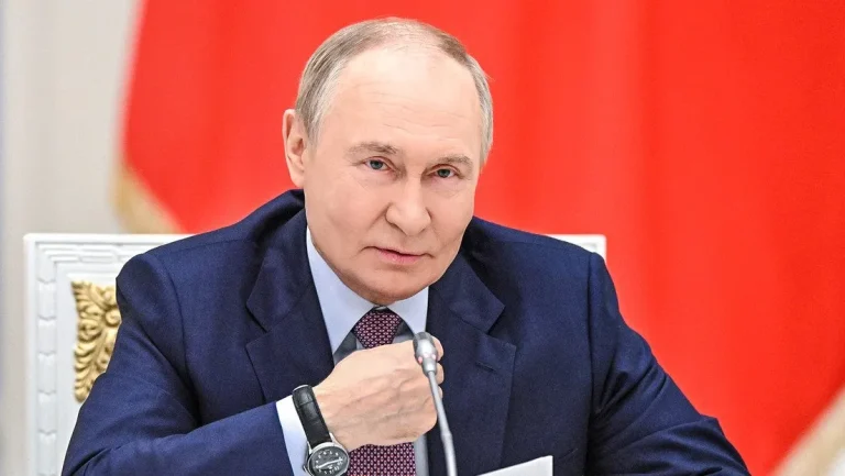 Putin desafía a Trump tras las sanciones a las petroleras rusas por la guerra en Ucrania
