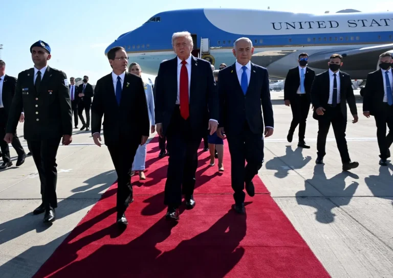 Trump anuncia “paz en la Tierra Santa” tras intercambio histórico de rehenes