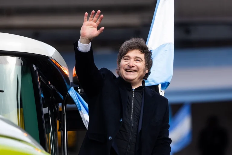 Los inversores anticipan una nueva ola de reformas en Argentina tras la victoria legislativa de Milei