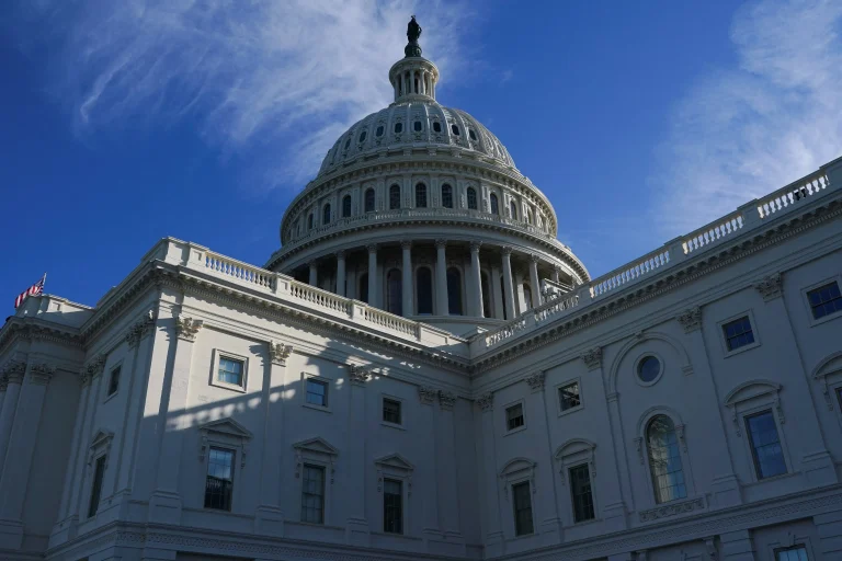 La Casa Blanca congela fondos para estados demócratas en represalia por el «shutdown»