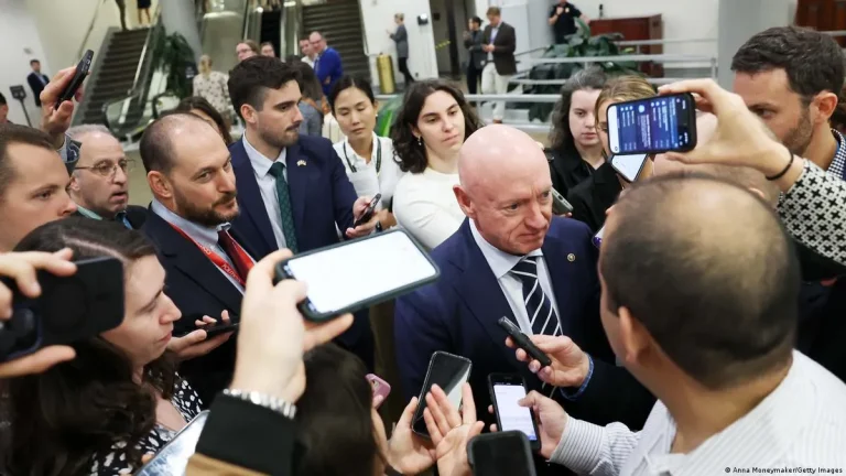 Pentágono investiga a senador demócrata que llamó a desacato