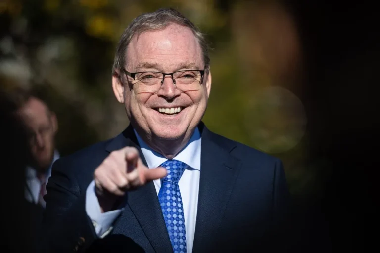 Hassett defiende la independencia de la Fed ante presiones de Trump