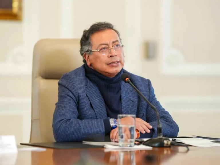 Petro enfrenta escándalo por presuntos nexos entre su Gobierno y disidencias de las FARC