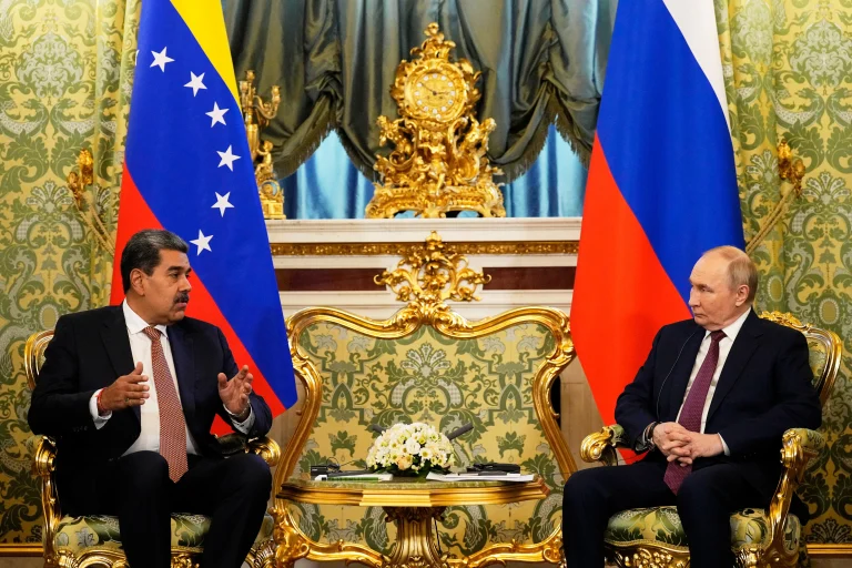 Putin respalda a Maduro y Bielorrusia abre la puerta a un eventual refugio