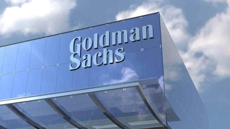 Goldman advierte que refugiarse en el oro puede ser un error de cara a 2026