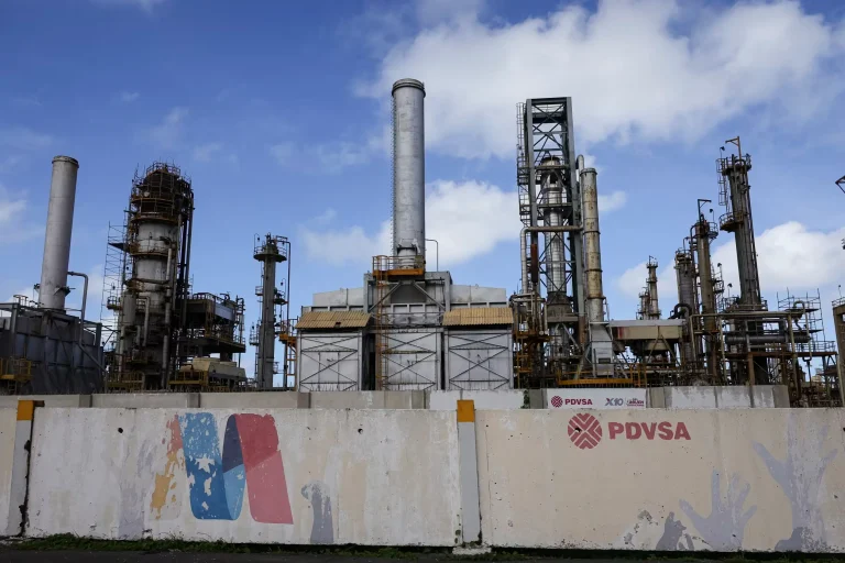 Efecto Maduro: advierten que podría sumarse una “prima de riesgo” al precio del petróleo