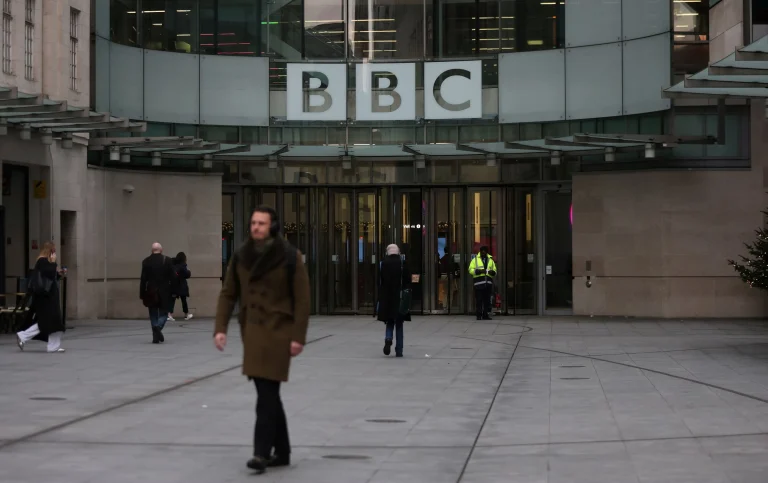 La BBC busca que se desestime la demanda de Trump por u$s 10.000 millones