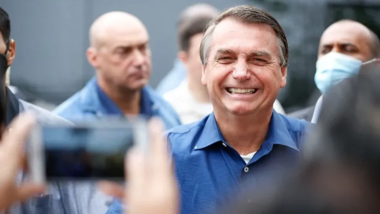 Bolsonaro está apto para seguir preso: peritos descartan traslado hospitalario