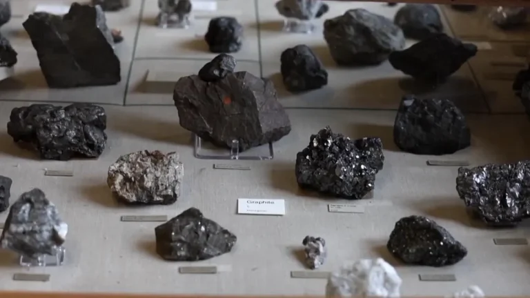 EEUU y México sellan plan conjunto para coordinar comercio de minerales críticos