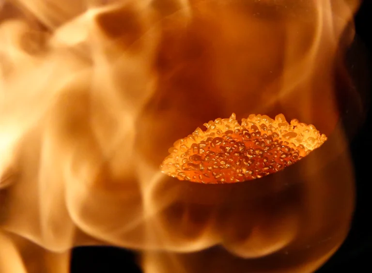 El oro sube por tensiones entre EE.UU. e Irán y por la baja de los rendimientos europeos