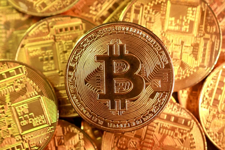 Bitcoin enfrenta un vencimiento de opciones por u$s 14.000 millones mientras crece la tensión en Medio Oriente