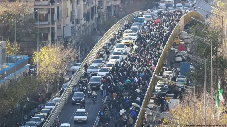 La libertad global retrocedió en 2025, según Freedom House