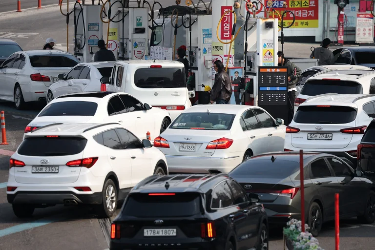 El petróleo salta a máximos desde 2022 por el bloqueo del estrecho de Ormuz