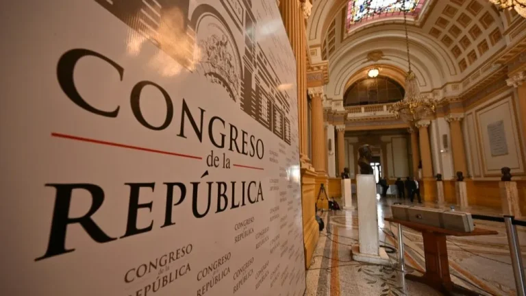 Perú advierte a Chile por su plan de zanja fronteriza contra la migración irregular