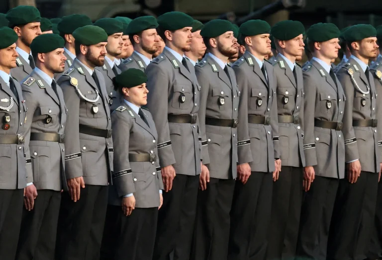 Alemania endurece controles: hombres en edad militar deberán pedir permiso para salir del país