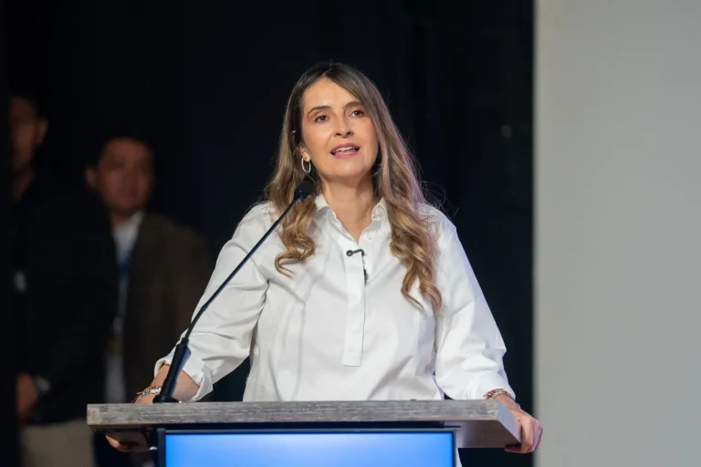 La candidata presidencial colombiana Paloma Valencia respaldó el uso del fracking para impulsar el gas