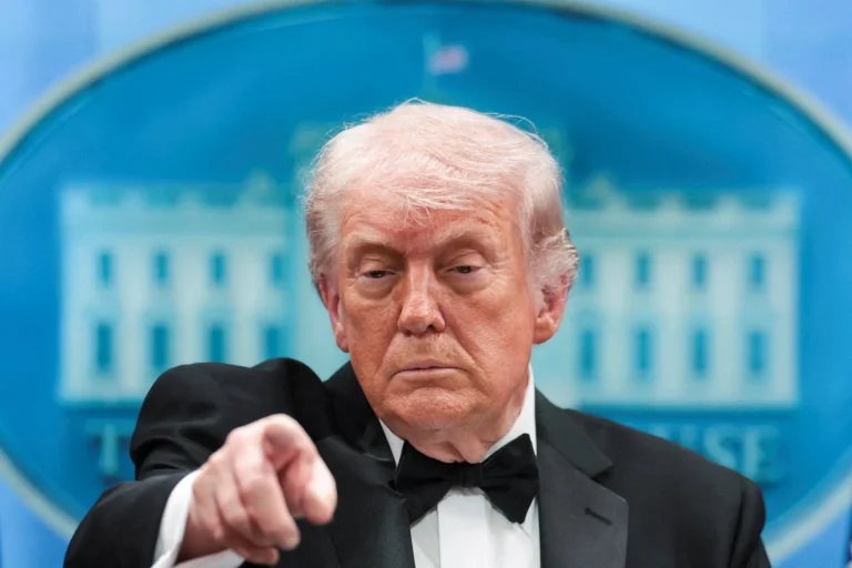 Trump tilda de “enfermo” al sospechoso del ataque en gala y apunta a fallas de seguridad