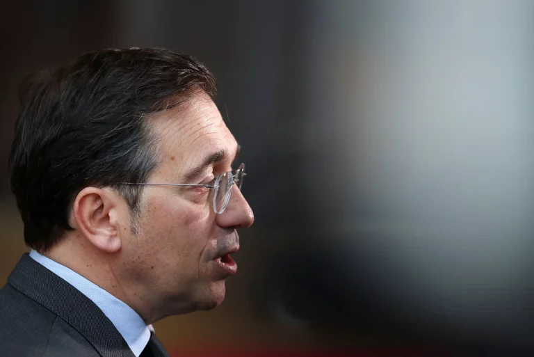España condena ataques de Israel en Líbano y reabre su embajada en Teherán
