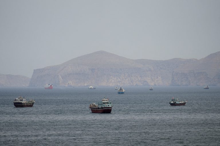 Irán refuerza el control de Ormuz tras la cancelación de nuevos ataques por parte de EE.UU.