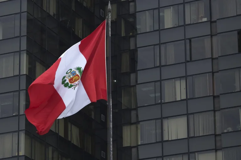 El conteo de votos en Perú se extenderá hasta mediados de mayo