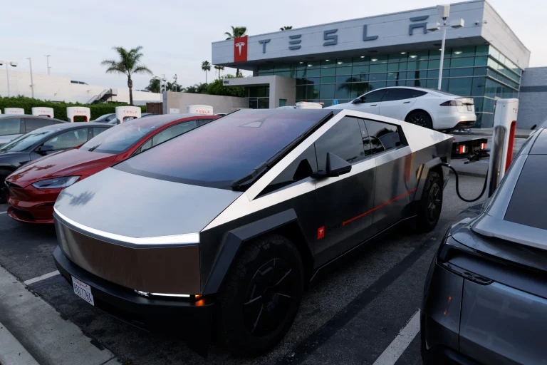 Tesla eleva en un 25% su plan de inversión para 2026 mientras Musk apuesta por IA y robótica