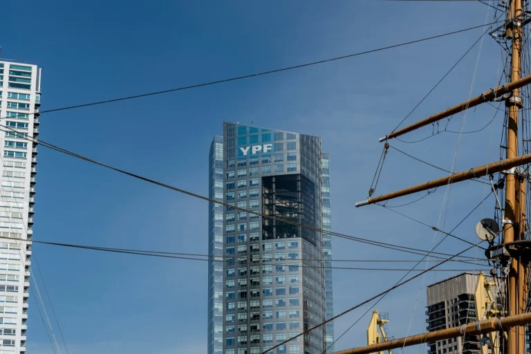 Caso YPF: inversores redoblan la apuesta y escalan la disputa a tribunales internacionales