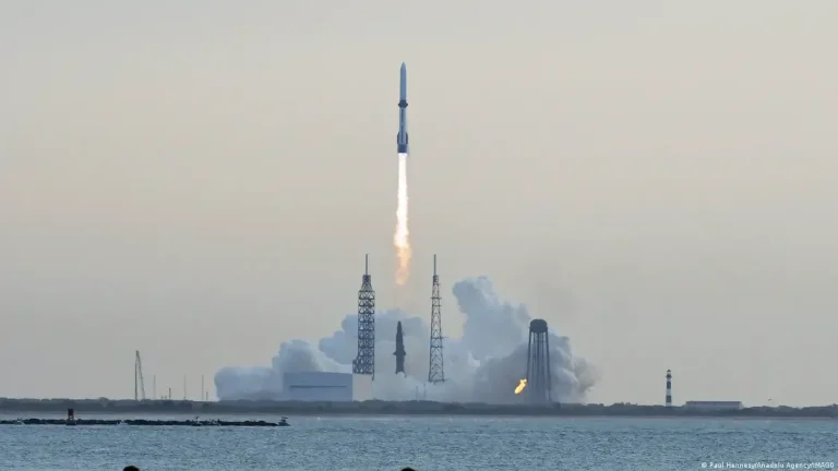 Cohete de Blue Origin explota en plataforma de lanzamiento