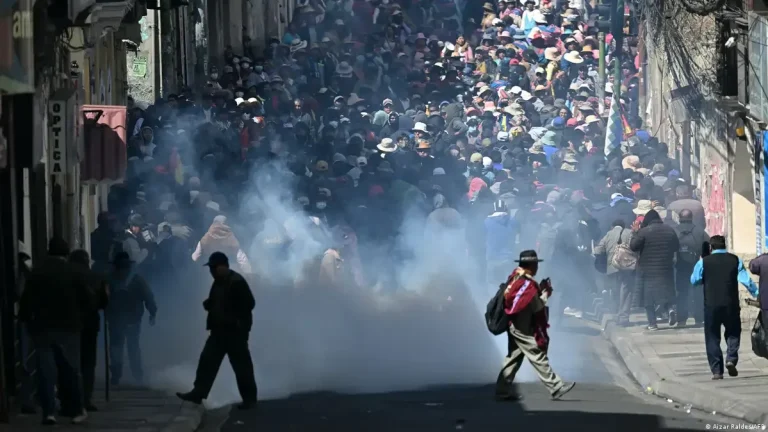 Arrecian los disturbios masivos contra el gobierno de Bolivia